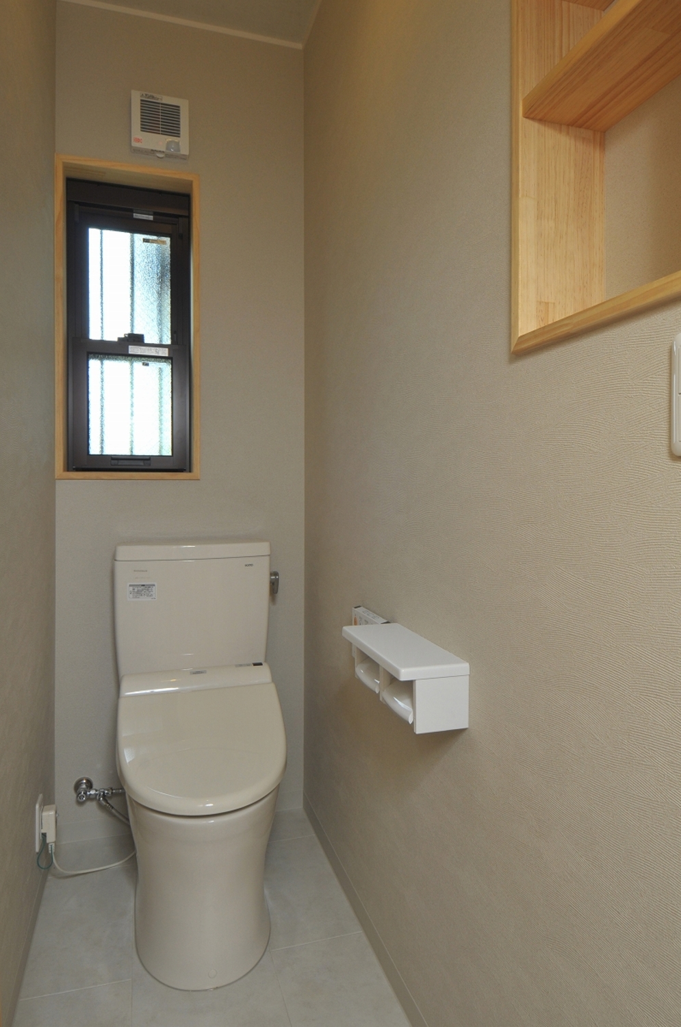 シンプルに改修されたトイレの画像