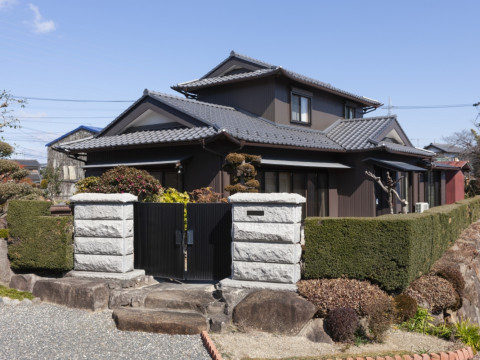 重量感のある日本家屋