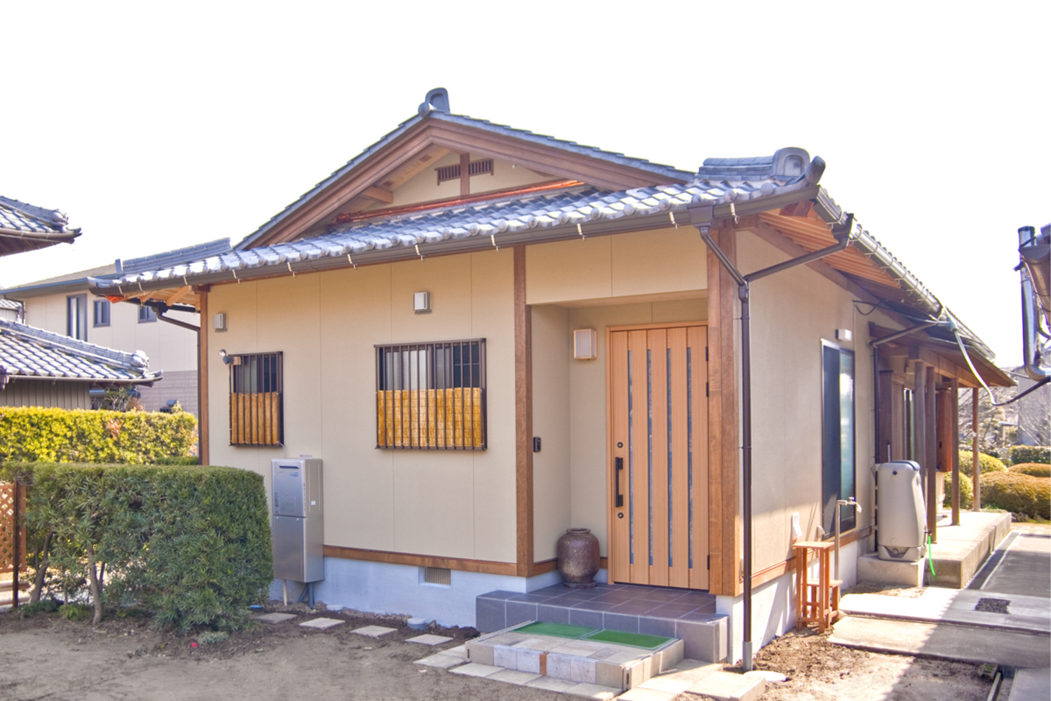 和風の平屋建ての家の画像