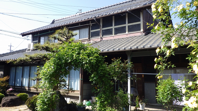 古い日本家屋の外観