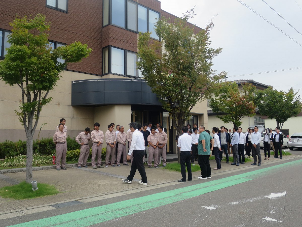 新和建設の避難訓練の点呼の様子の画像