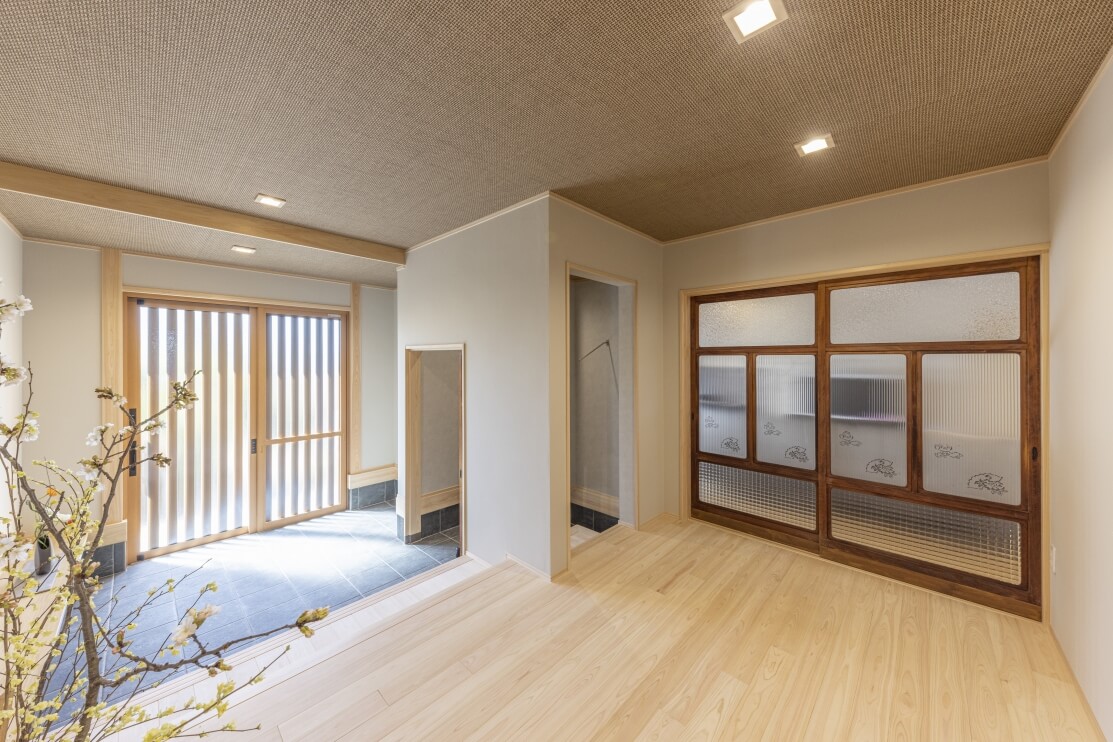 広い古民家の玄関
