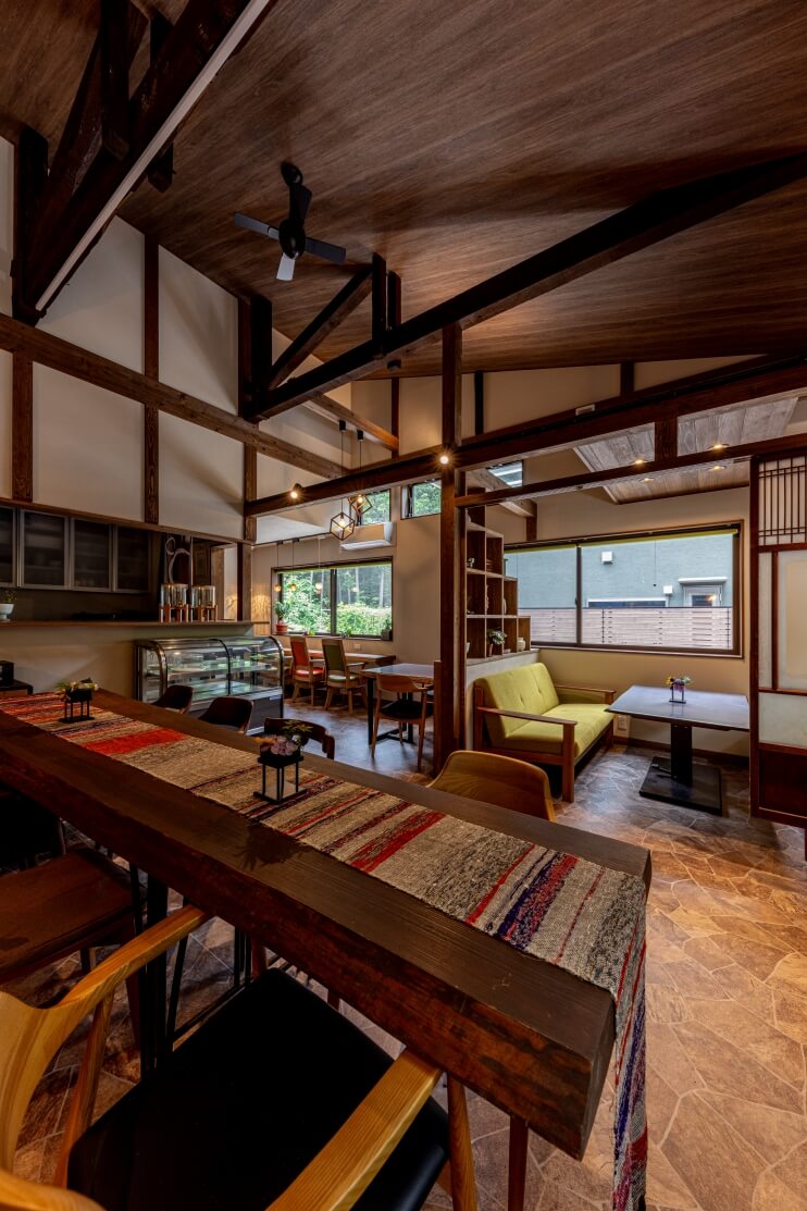 天井が高い古民家カフェ